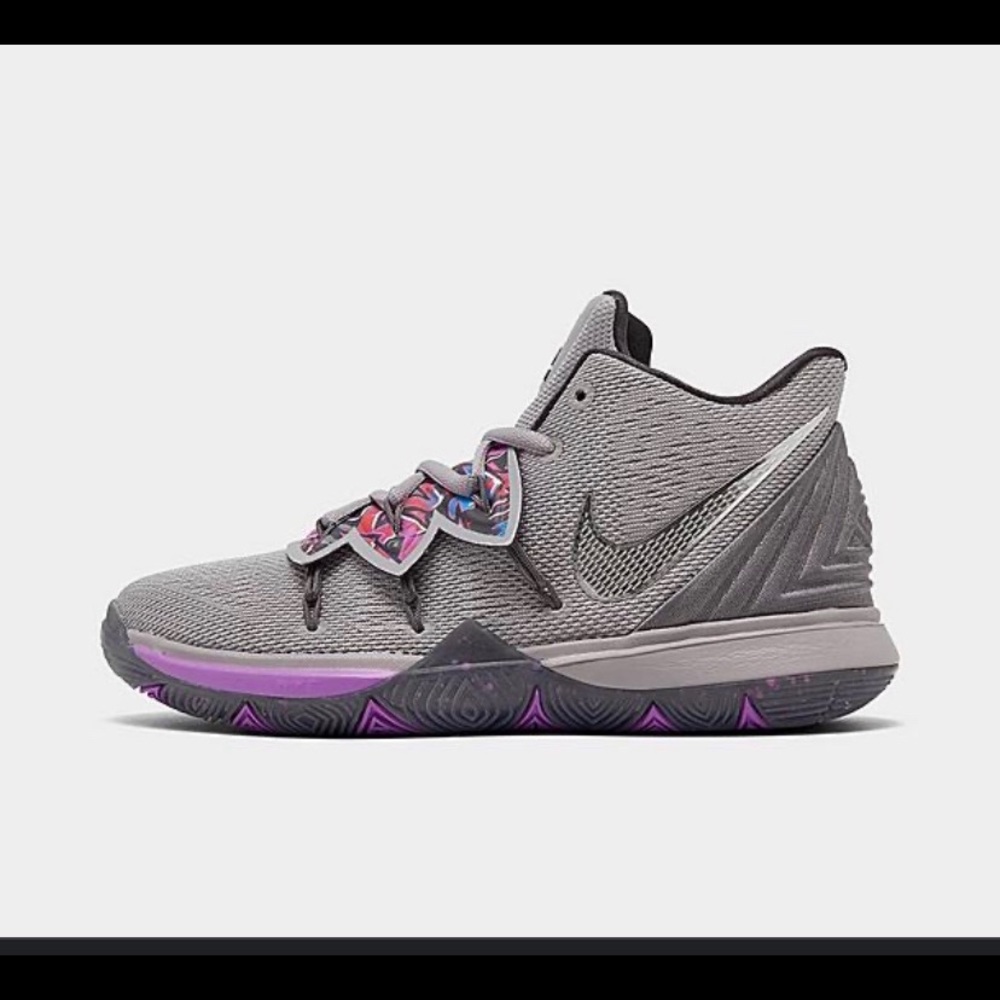 🏀Nike Big Kids Kyrie 5’s. Sz 2.🏀